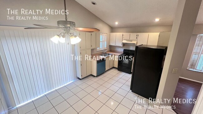 Building Photo - 153 Becky Thatcher Ct