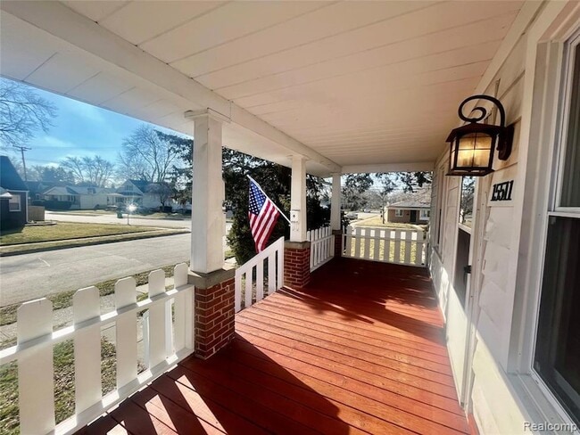 Building Photo - 15511 N Park Ave