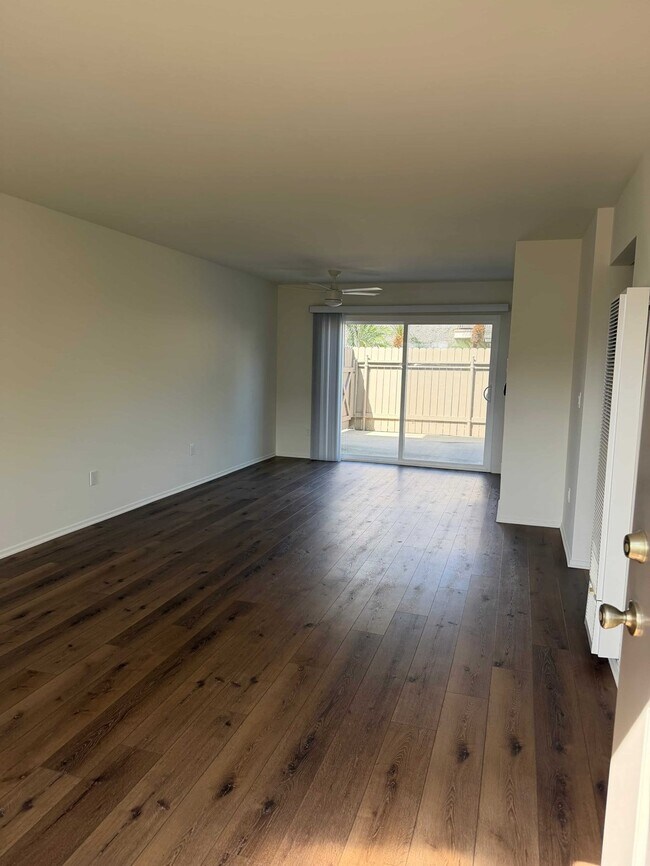 Foto del edificio - 7861 Clay Avenue