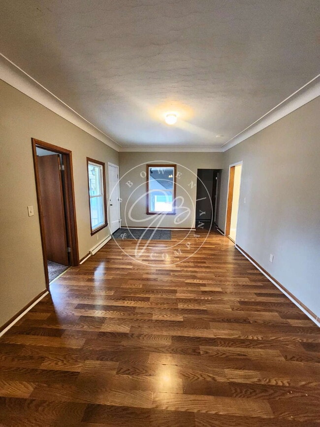 Foto del edificio - Must see to truly appreciate! This unique 3-bedroom, 2.5-bath unit within a 4-unit complex offers...