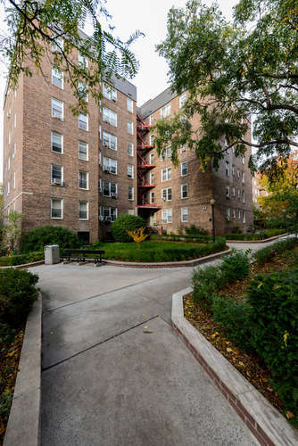 Foto del edificio - 6711 Yellowstone Blvd