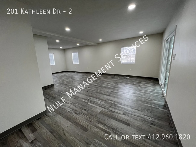 Foto del edificio - 201 Kathleen Dr