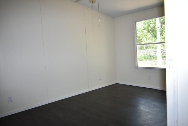 Foto del edificio - 8607 Burleson Manor Rd
