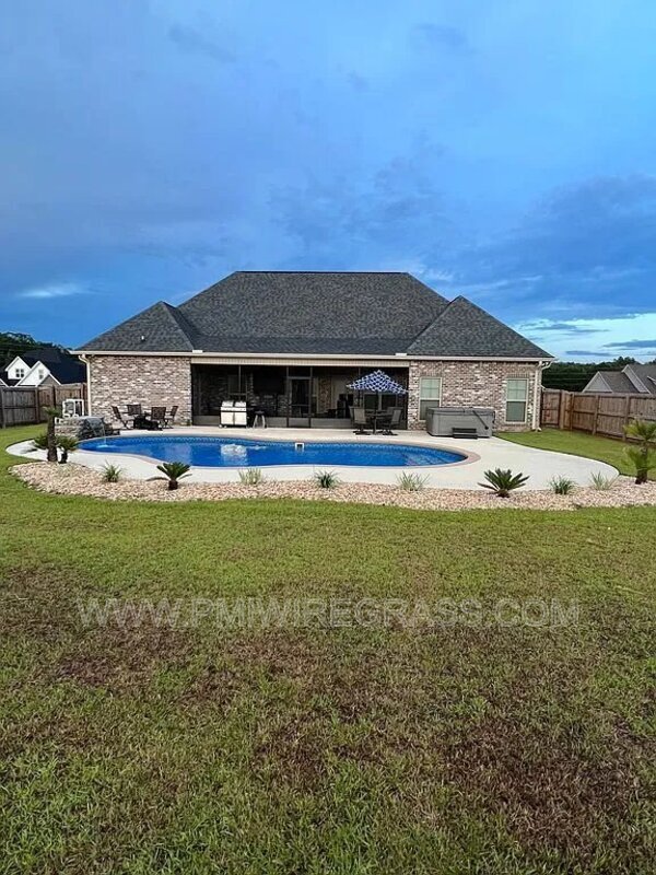 Building Photo - 351 Lakes Dr