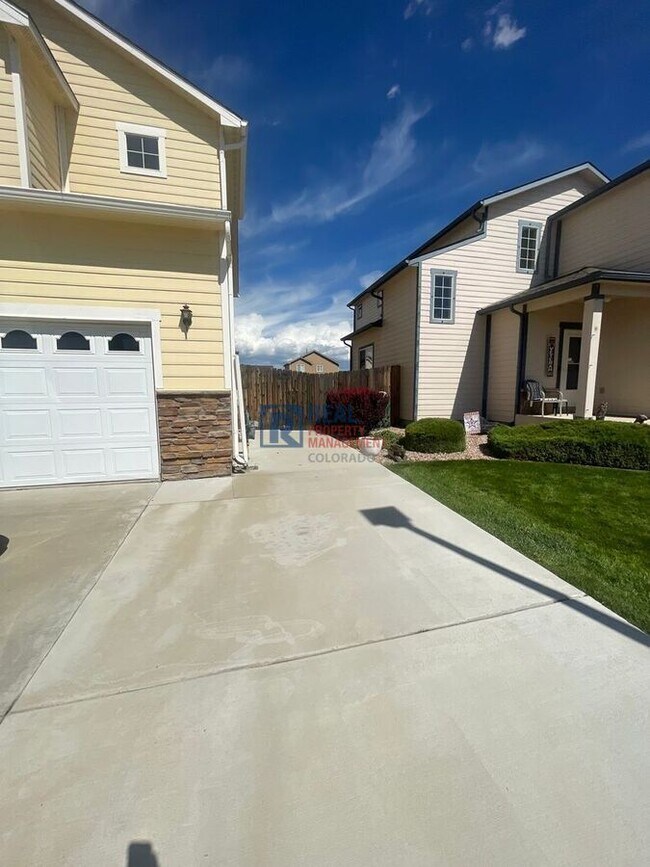 Building Photo - 10276 Deer Meadow Cir
