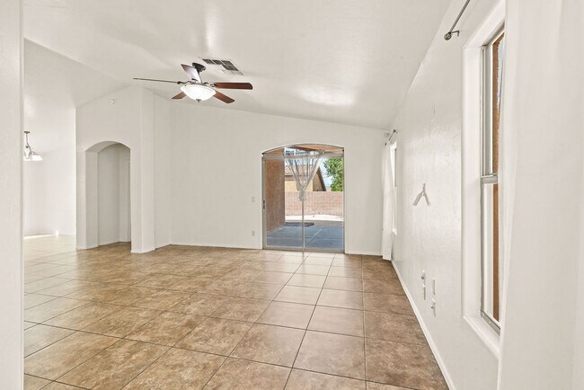 Building Photo - 13181 E Mesquite Flat Spring Dr
