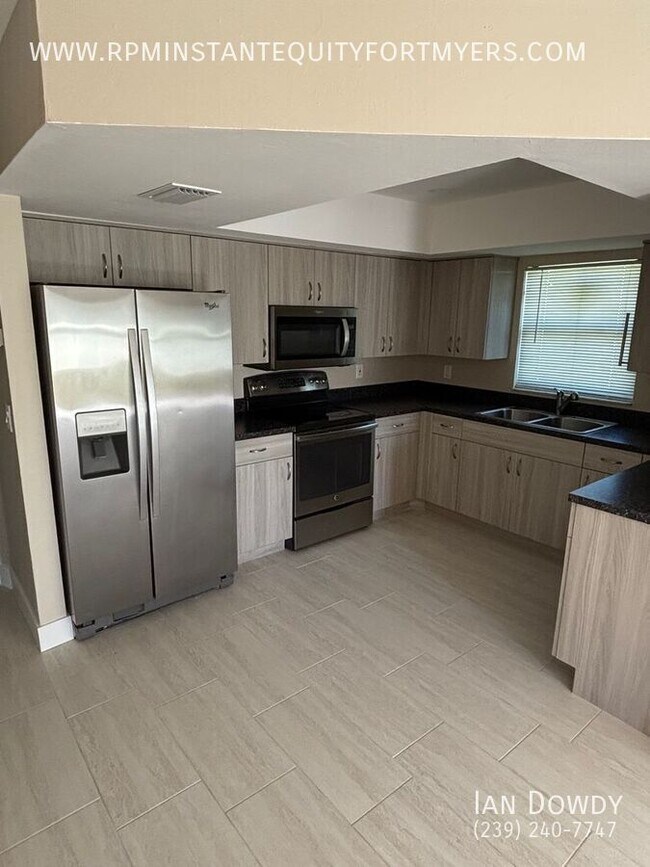 Foto del edificio - 3608 SW 7th Pl