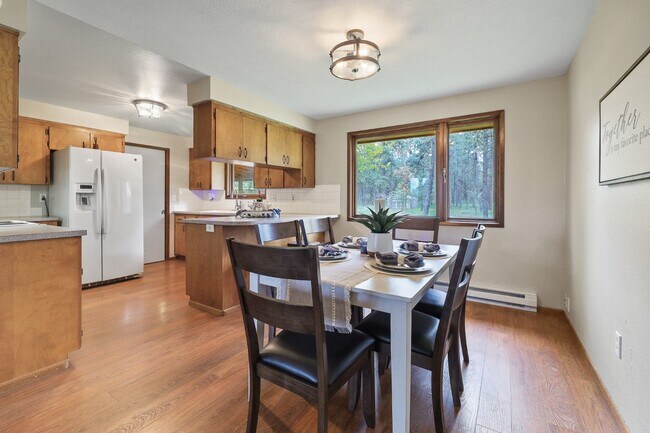 Foto del edificio - 16423 S Maple Rd