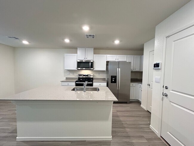 Building Photo - Brand New Northwest Townhome 3 Bedrooms plus Loft!