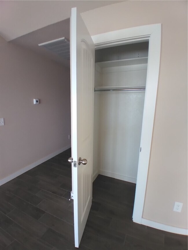 Building Photo - 461 Barbet Dr