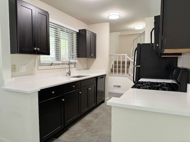 Building Photo - 115 Montoya Dr