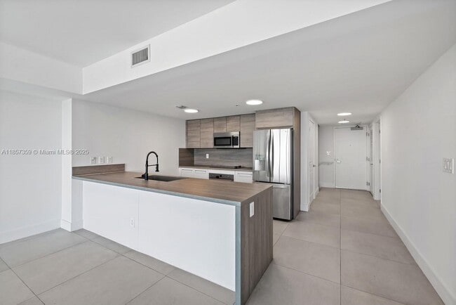 Building Photo - 400 Sunny Isles Blvd