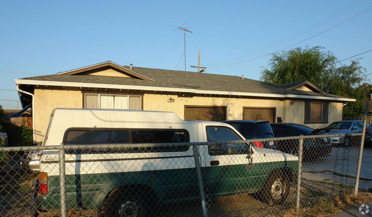 Foto del edificio - 451-453 S Capitol Ave