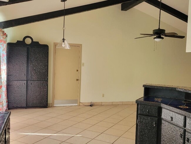 sala de estar y comedor abiertos - 43A N Coria St