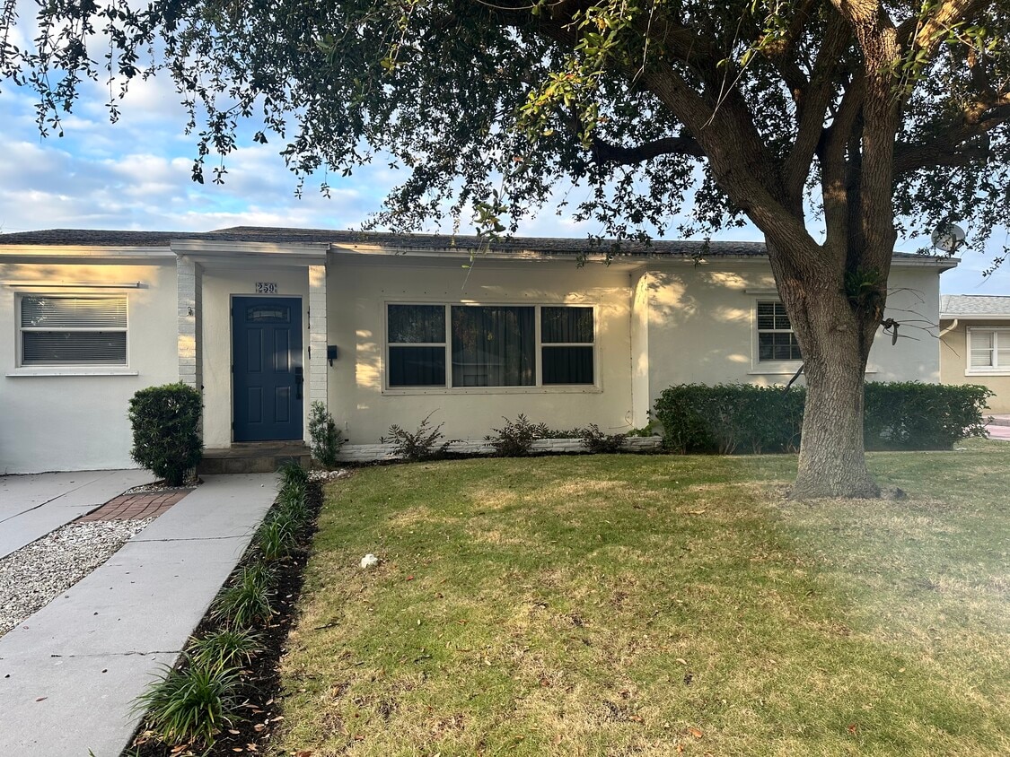 Primary Photo - 259 Bloomfield Dr