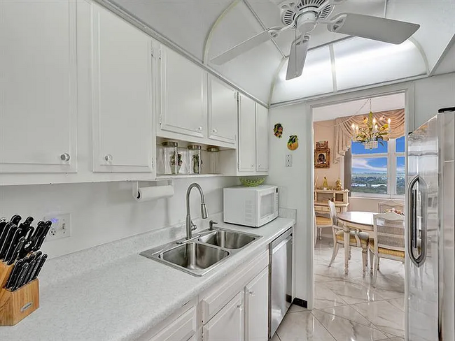 Foto del edificio - 2121 N Ocean Blvd