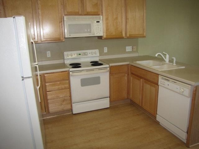 Foto del edificio - End Unit Town home *3Bedrm 2.5 Bath*Cottage Grove* Available July 1.