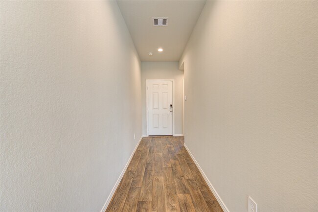 Building Photo - 21335 Hendricks Holw Ln