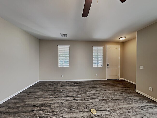 Foto del edificio - 2643 N Riley Rd