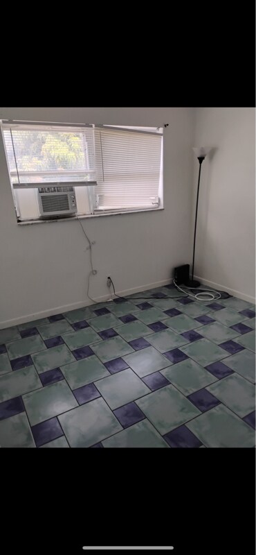 Foto del edificio - 702 N L St