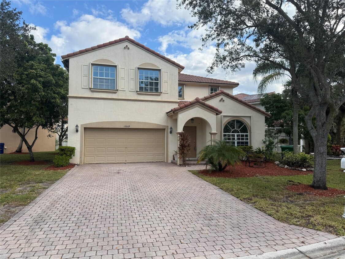 Foto del edificio - 12669 NW 8th Ct