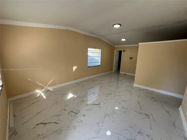 Foto del edificio - 1615 NW 16th St