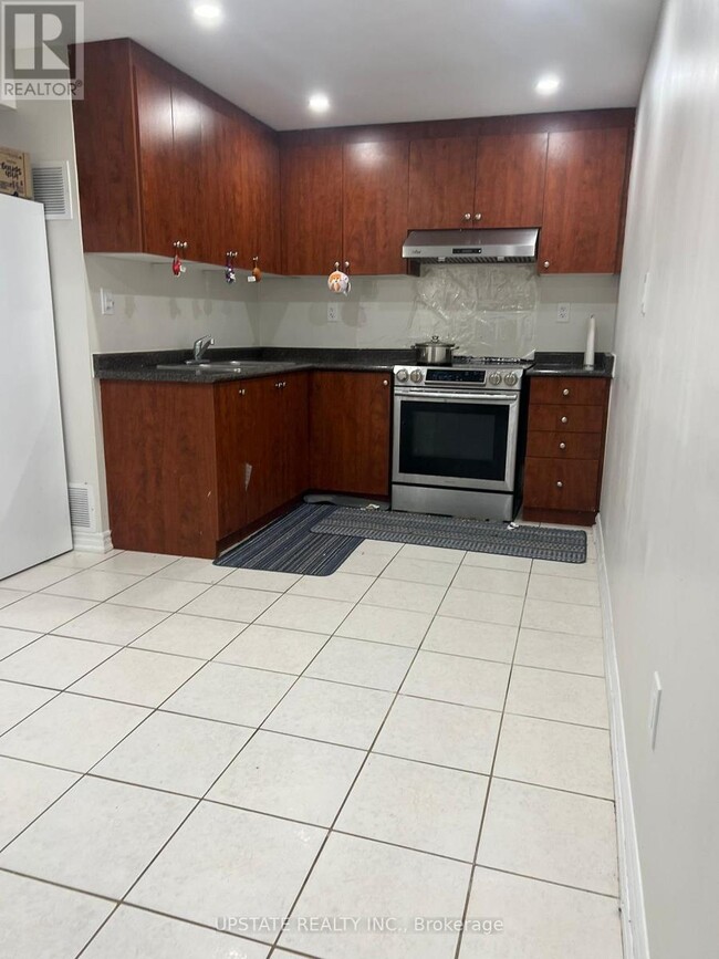 Building Photo - 35 Cobblehill Crescent