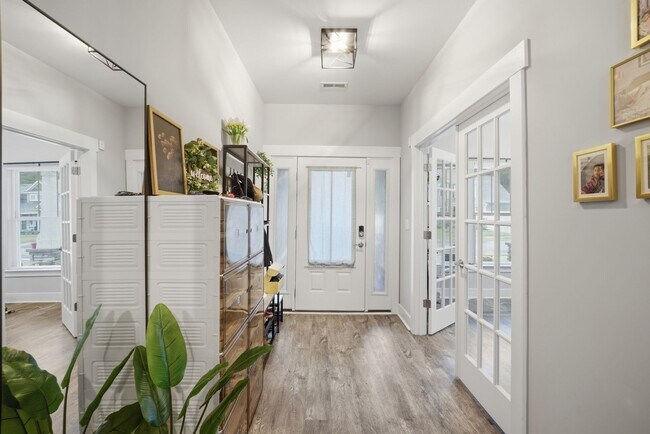 Foto del edificio - Welcome to this beautiful 4 Bedroom, 2.5 bathroom home nestled in a quiet community in Suffolk!