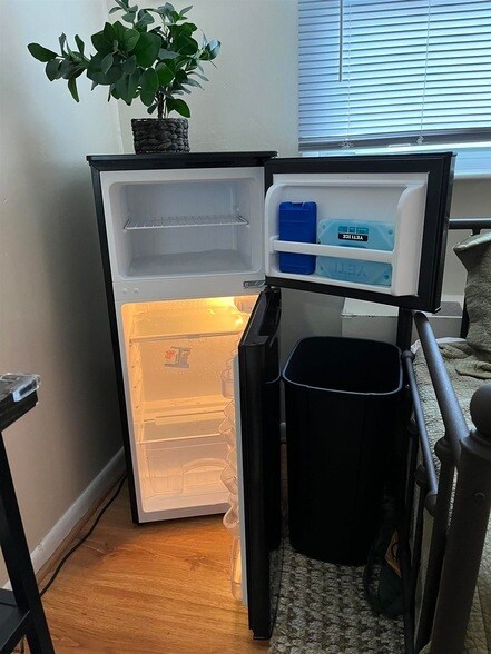 Foto del edificio - 111 S Dudley Ave