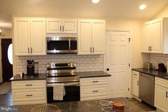 Primary Photo - 775 DRIVE