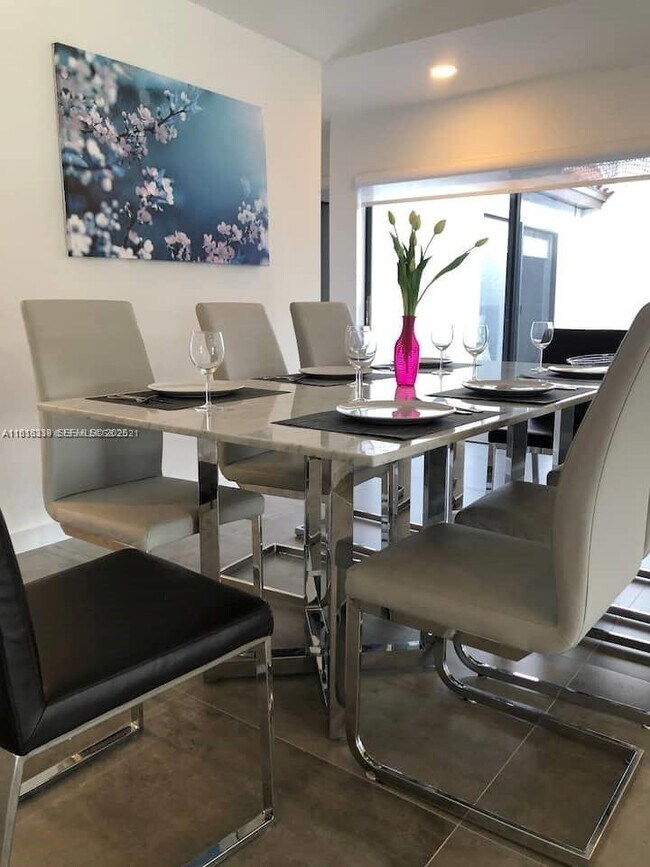 Foto del edificio - 534 NE 195th St