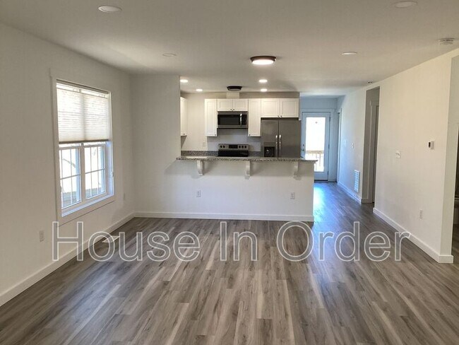 Foto del edificio - 941 W Chapel Rd