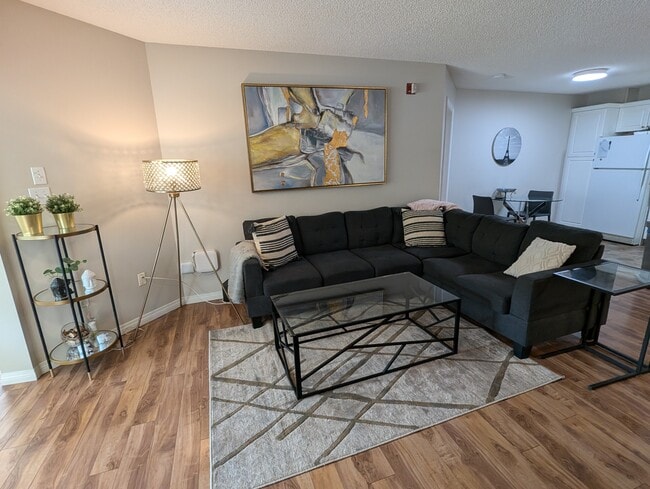 Building Photo - 777 3 Av SW