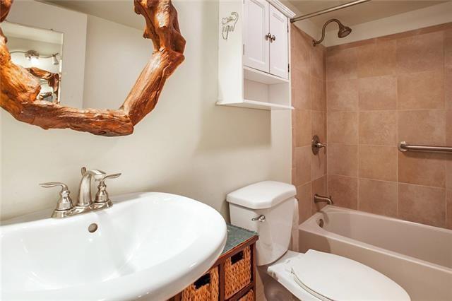 Foto del edificio - 1119 Chartres St