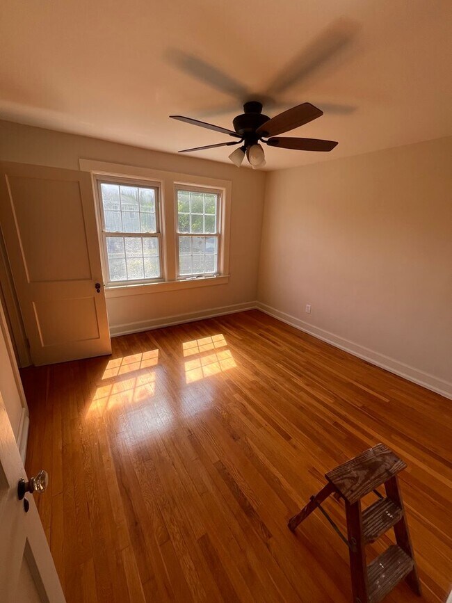 Building Photo - 4 Bedroom || 1.5 Bathroom Home in Altavista