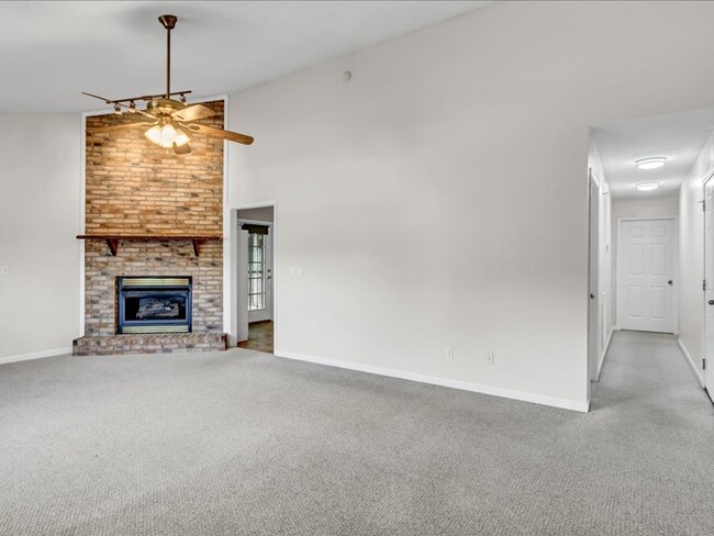 Building Photo - 612 Liverpool Ln