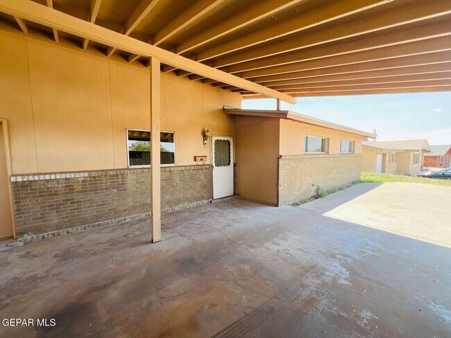 Building Photo - 356 Ridgemont Dr