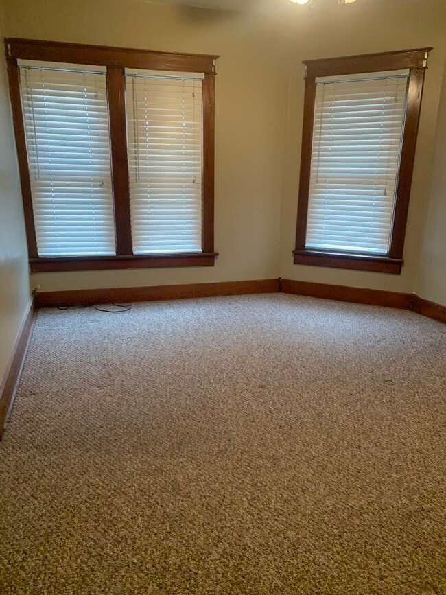 902 S Main St Unit B, Yorkville, IL 60560 - Condo for Rent in Yorkville ...