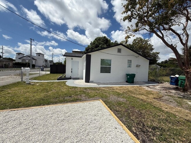 Building Photo - 5158 NW 19th Ave