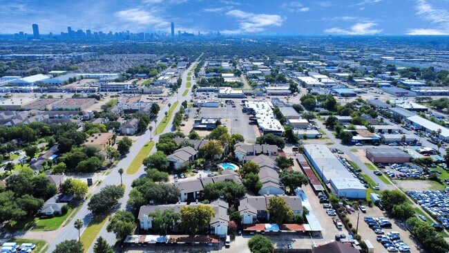 Foto del edificio - 9009 Richmond Ave.