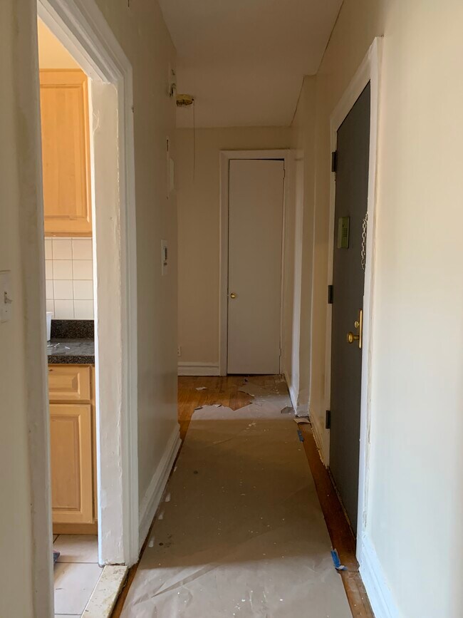 Building Photo - 223 Lenox Rd