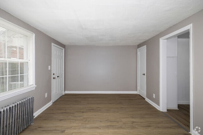 2BR, 1BA - 629SF - Dining/Living Room - Welcome to Red Oak Apartments in Hamilton, New Jersey.