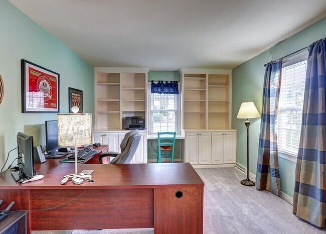 Foto del edificio - 10632 Looking Glass Rd