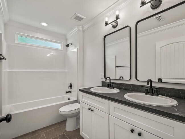 Foto del edificio - New Rental Alert! Spacious 3BR/2BA Home fo...