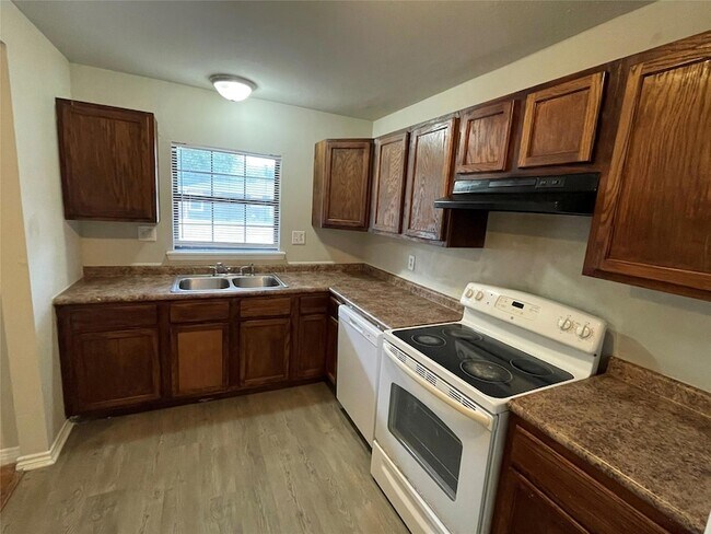 Building Photo - 1423 N Binkley St