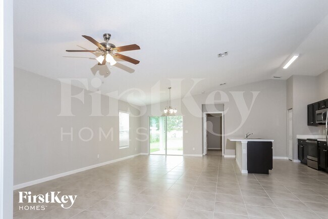 Foto del edificio - 713 SE Lansdowne Ave