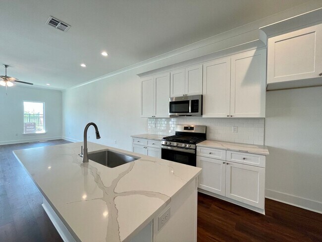 Foto del edificio - Brand new in Dawson Bluff and move in ready!