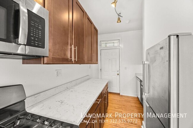 Foto del edificio - 824 W Wrightwood Ave