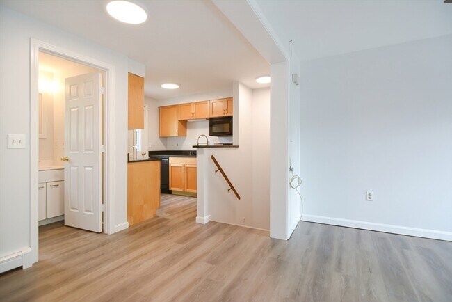 Foto del edificio - 9 Swains Pond Ave