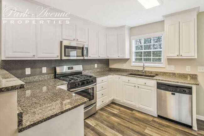 Building Photo - 1637 Red Bird Cir SE